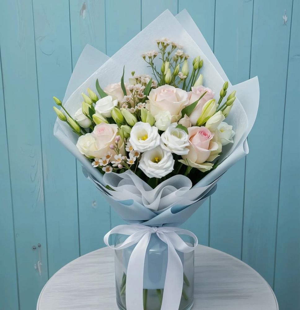 Букет цветов из: Розы и Лизиантусы в Воробьево