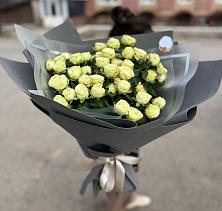 Букет Белые кустовые розы Солинеро в Воробьево