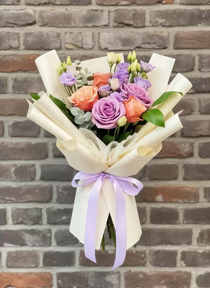 Букет цветов из: Лизиантусы и Розы в Воробьево