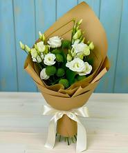 Букет цветов из:  Хризантемы и Лизиантусы в Воробьево