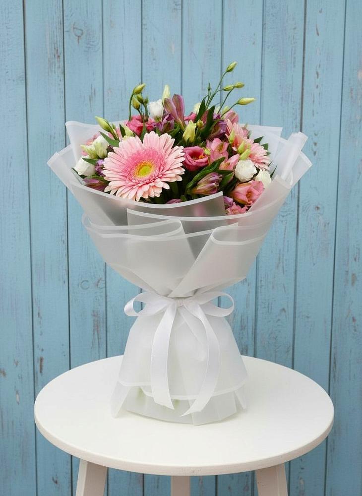 Букет цветов из: Герберы, Альстромерии и Лизиантусы в Воробьево