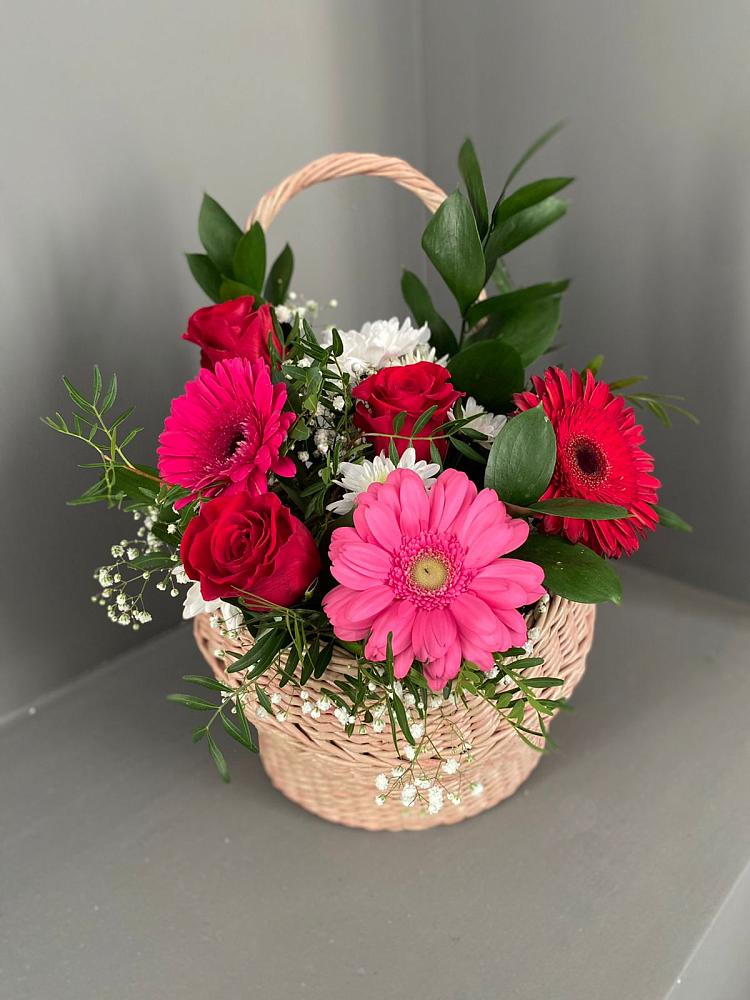Цветочная композиция из Розы, Хризантемы и Герберы в корзине в Воробьево
