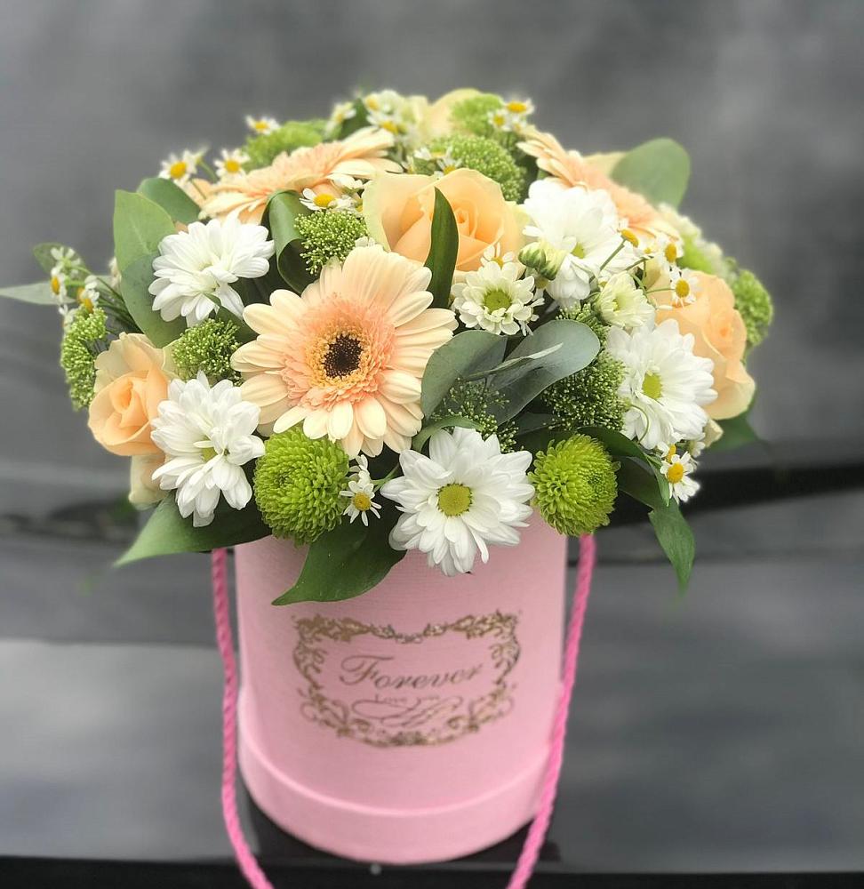 Цветочная композиция из Розы, Герберы и Хризантемы в шляпной коробке в Воробьево